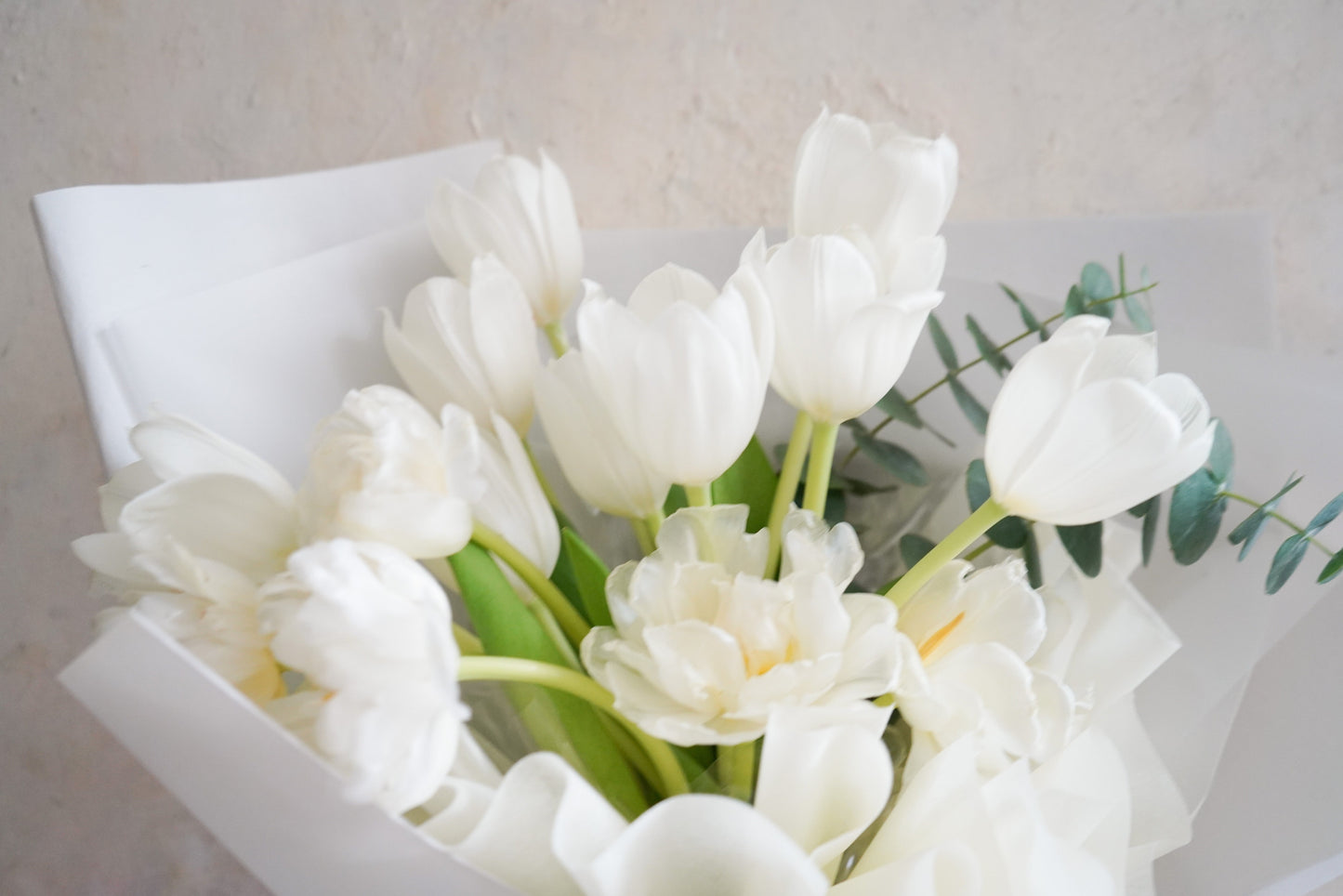 ELEGANT | WHITE TULIPS BOUQUET WITH EUCALPYTUS